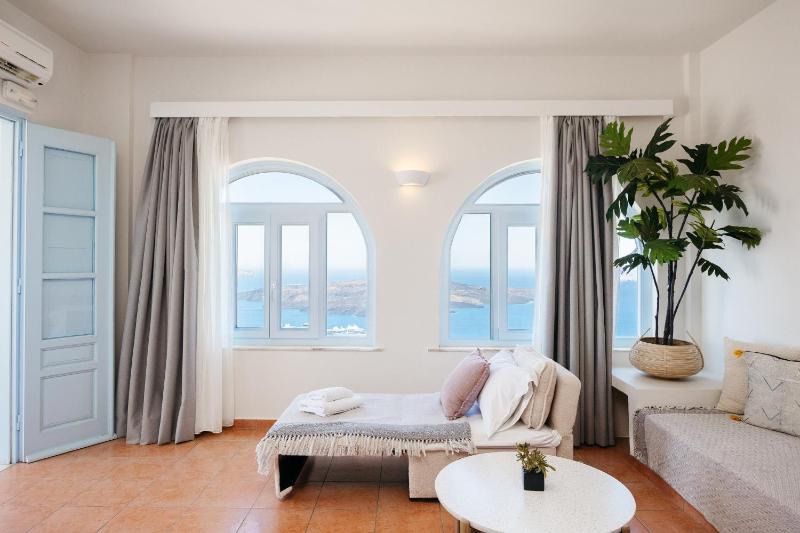 Superior Suite with Caldera View image 1