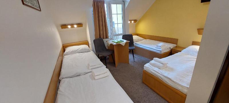 Classic Quadruple Room image 1