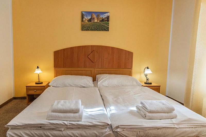 Double or Twin Room image 3