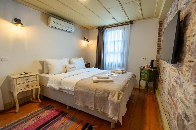 Family Suite with Balcony image 1