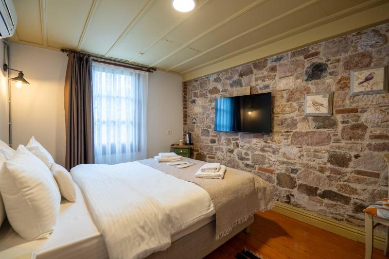 Family Suite with Balcony image 2