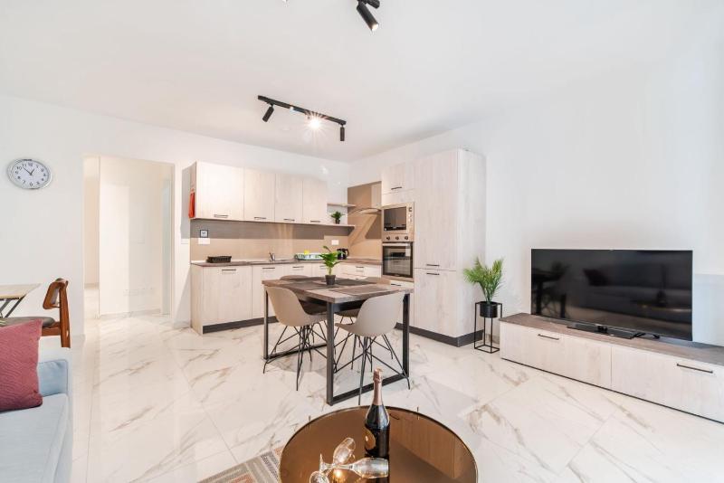 Stylish 2BR Escape in St Julians by Buena Vista - image 13