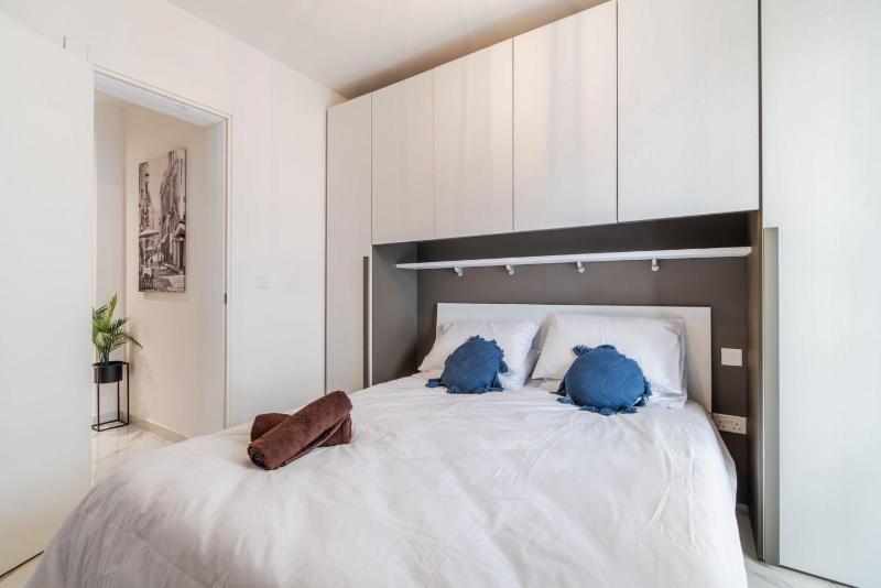 Stylish 2BR Escape in St Julians by Buena Vista - image 6
