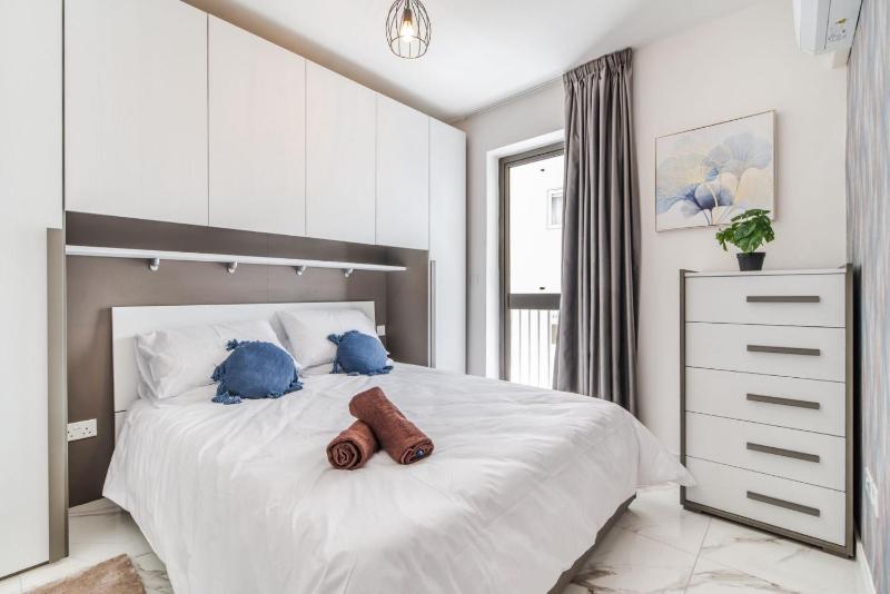 Stylish 2BR Escape in St Julians by Buena Vista - image 16
