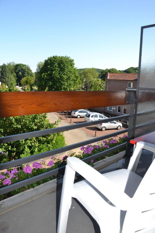 Studio with Balcony image 4