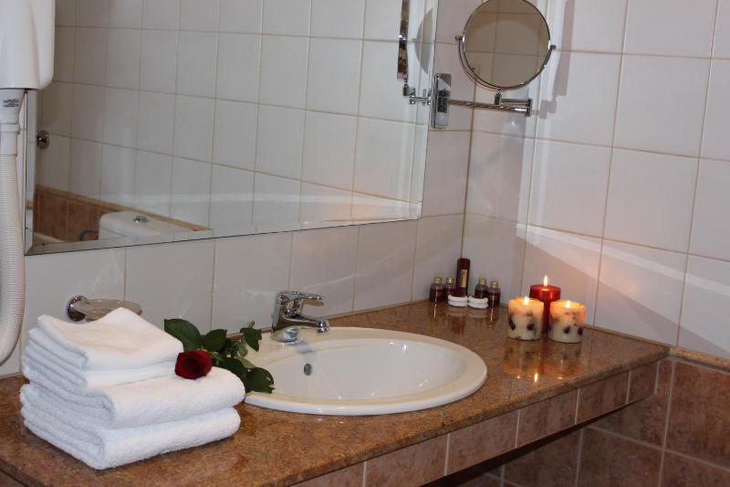 Kendros Hotel - image 23