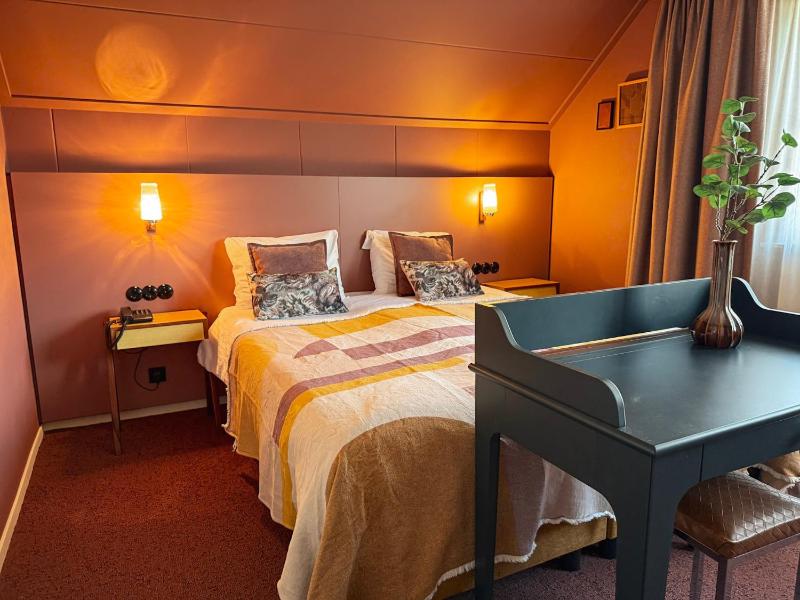 Small Double Room image 1