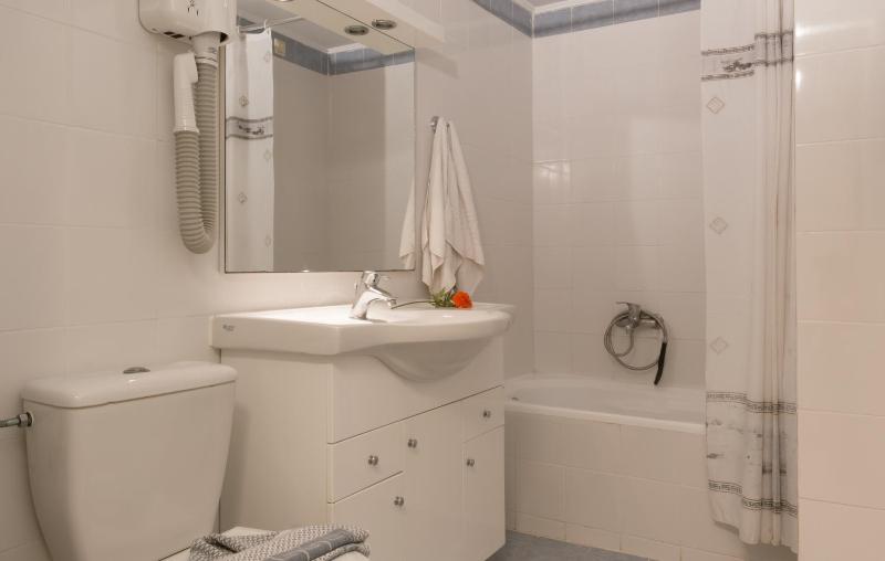Pavlos Hotel - image 40