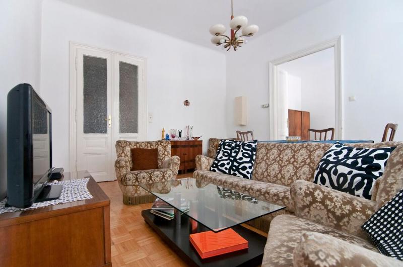 Grand Central 2BR Apartment - image 16