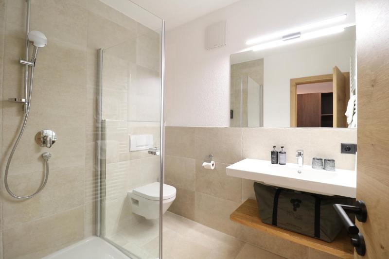 Standard Double Room image 4