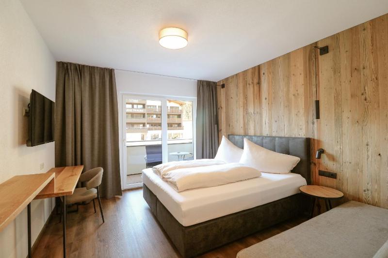 Standard Double Room image 1