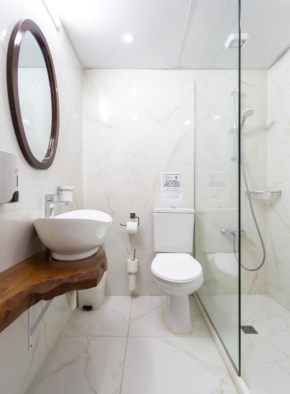 Twin Room with Side Sea View image 4