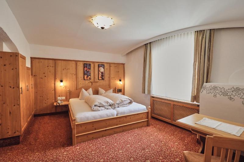 Double Room image 4