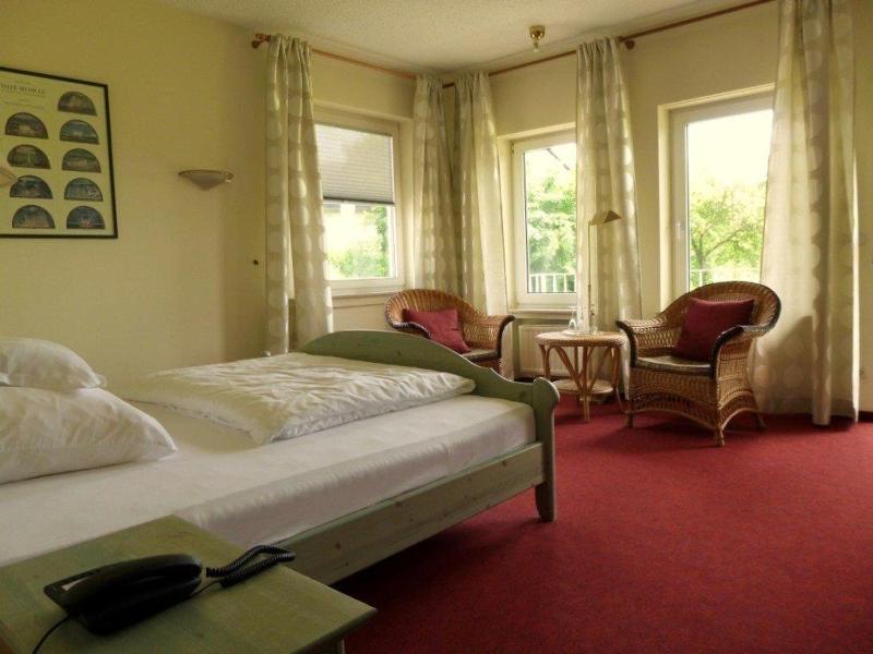 Standard Double Room image 3