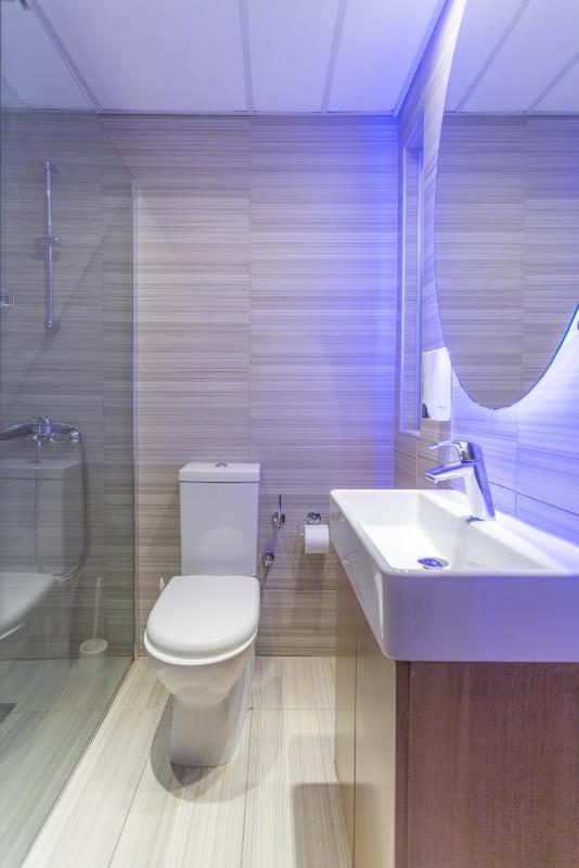 Triple Room with Sea View (2 Adults + 1 Child) image 2