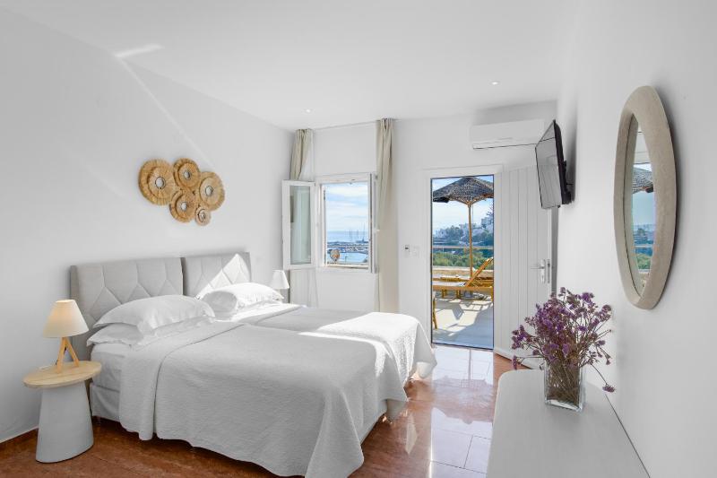 Studio (2 Adults) with Sea View image 3