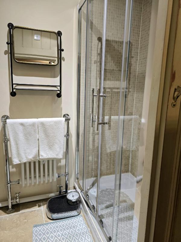 Deluxe Double Room with Shower image 4