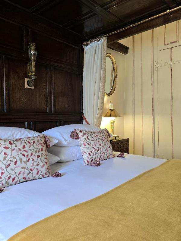 Deluxe Double Room with Shower image 3