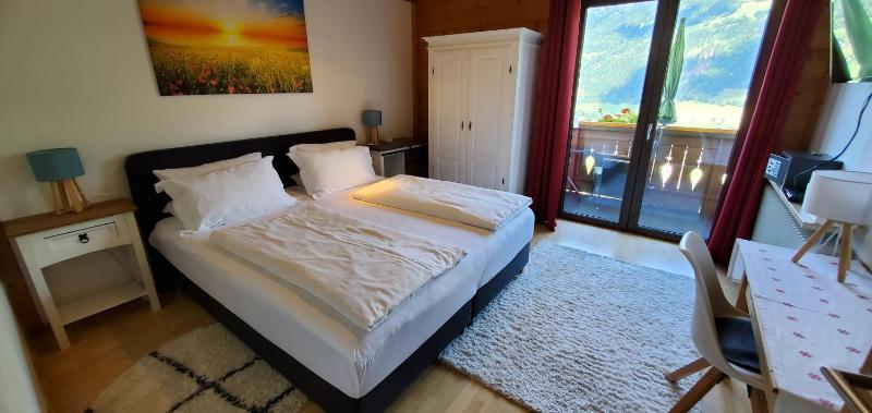 Apartment with Mountain and Valley View image 1