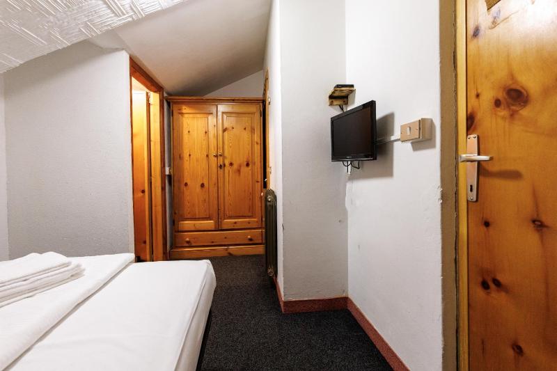 Budget Single Room image 4