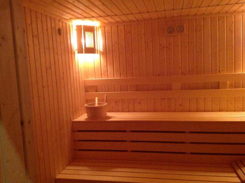 Double or Twin Room with Balcony - Free SPA Access image 3
