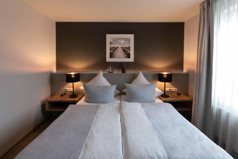Deluxe Double Room image 3