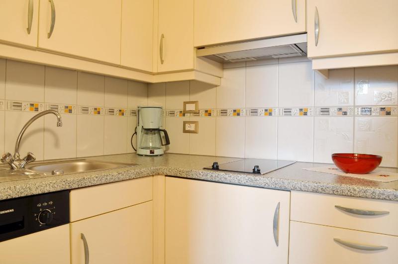 One-Bedroom Apartment image 4