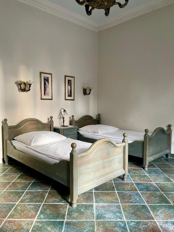 Double Room with Balcony image 4