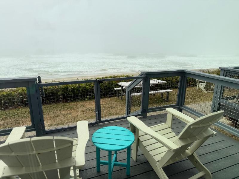 One Bedroom Suite with Deck image 4