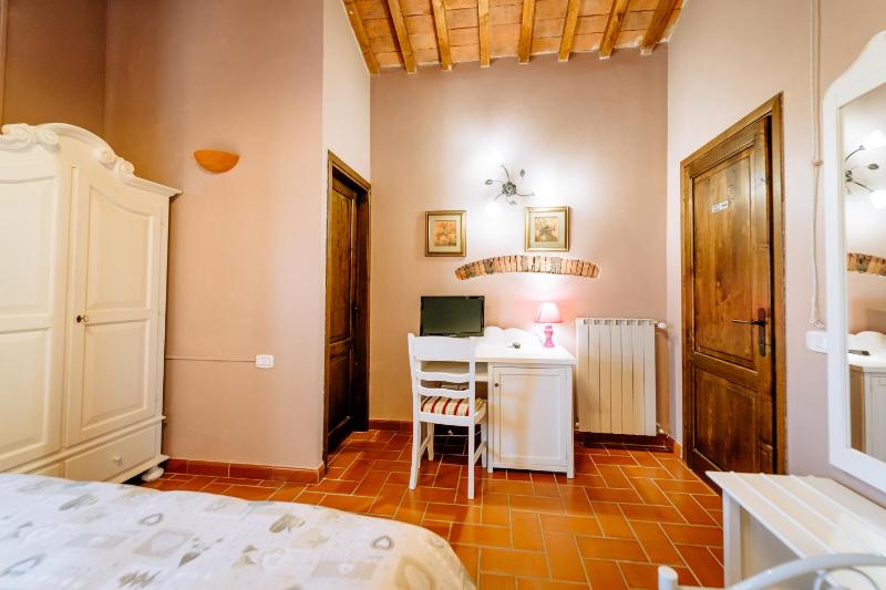 Deluxe Triple Room image 4