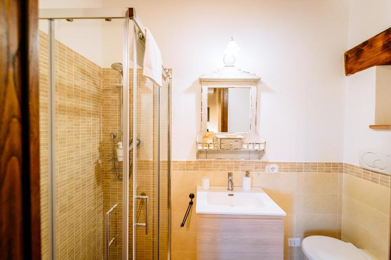 Deluxe Quadruple Room image 1