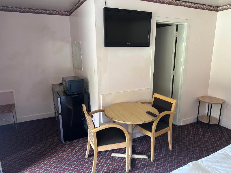 Standard King Room - Non-Smoking  image 3