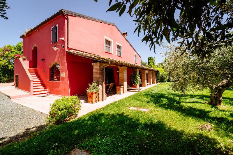 Deluxe Triple Room image 1