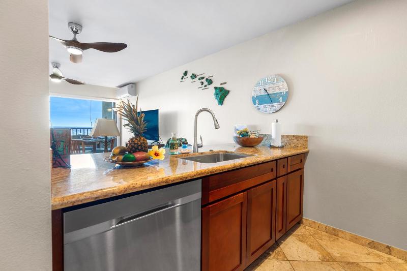 Banyan Tree 301: Oceanfront 2/2 Remodeled with AC - image 25