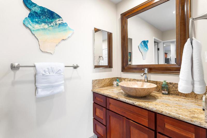 Banyan Tree 301: Oceanfront 2/2 Remodeled with AC - image 15