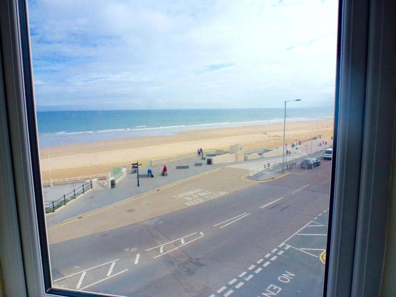 Three-Bedroom Apartment with Sea View image 2