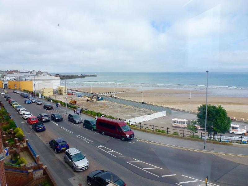 Three-Bedroom Apartment with Sea View image 3