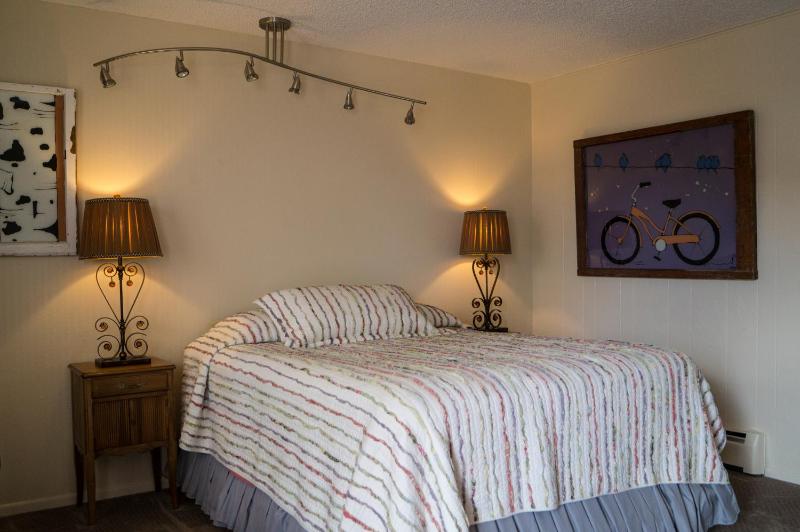Queen Room image 3