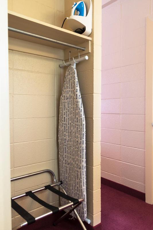 Motor Inn Standard Queen Room image 4
