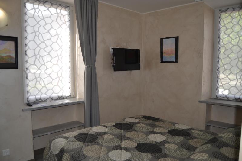 Double Room image 3