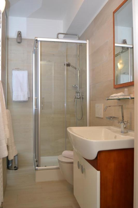 Double Room image 2