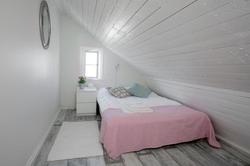 Triple Room with Shared Bathroom image 2