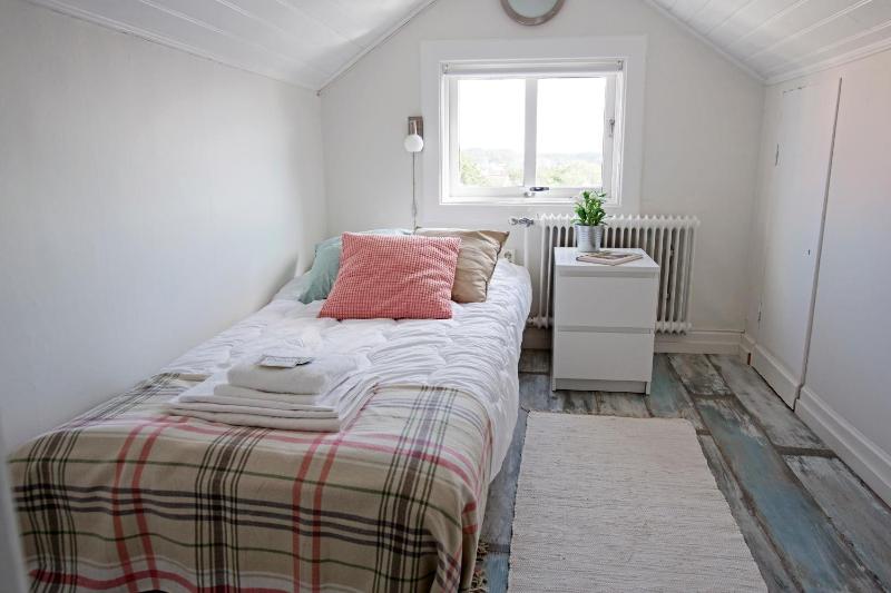 Triple Room with Shared Bathroom image 3