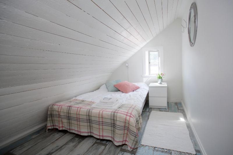 Triple Room with Shared Bathroom image 4