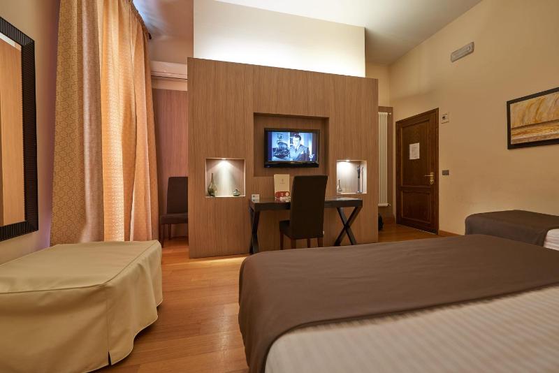 Quadruple Room image 2