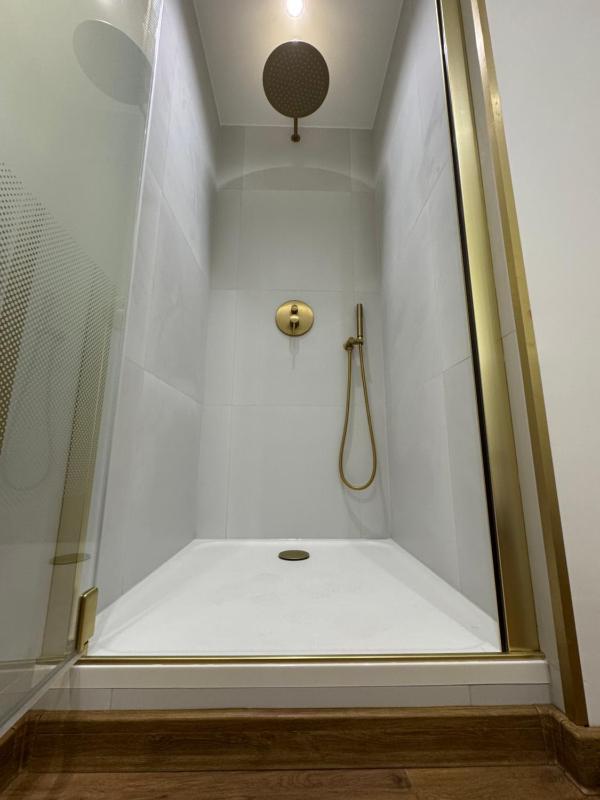 Classic One-Bedroom Apartment with King Bed image 2