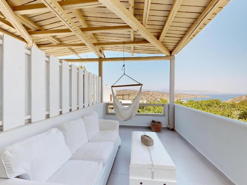 Elegant Sea View Suite image 4