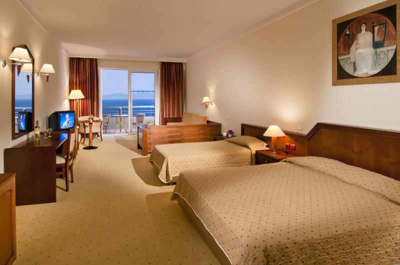 Junior Suite with Side Sea View image 4