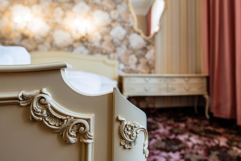 Standard Double Room image 3