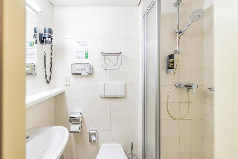 Standard Double Room image 4